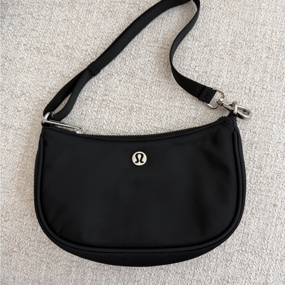 lululemon athletica Black Crescent Shoulder Crossbody
